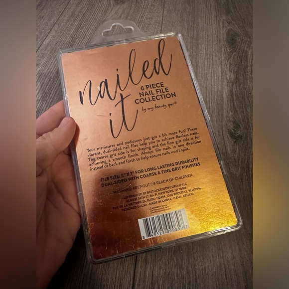 Nailed It 6Pcs Red Christmas Design Files 7inch File Size Dual Sided, Brand New - Picture 3 of 4